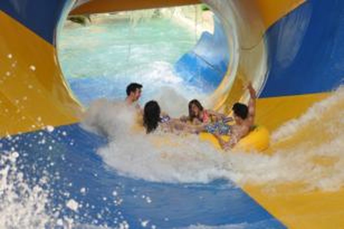 Wahana di Snowbay waterpark, Jakarta.