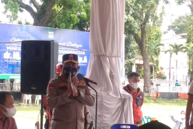 Kapolda Sumut Irjen RZ Panca Putra Simanjuntak saat meninjau Gebyar Vaksin yang diselenggarakan di Lapangan H Adam Malik, Kota Pematangsiantar, Kamis (24/2/2022).