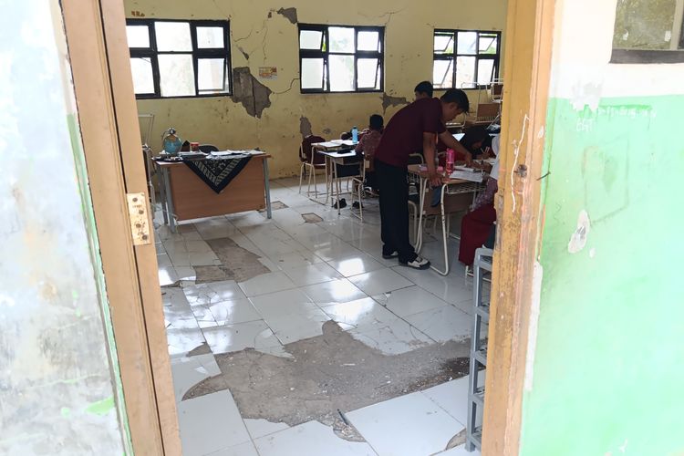 Ironi SDN Karangindah 01 Bekasi: Tak Punya Perpustakaan, Taman Baca Terbengkalai