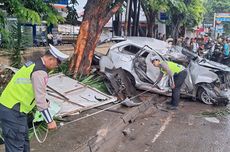 Kronologi Kecelakaan Maut di Palembang, Mobil Hantam Trotoar, Tiang Listrik, lalu Pohon