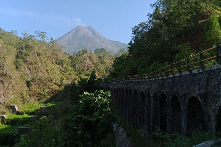 Pesona Jembatan Plunyon Kalikuning di Sleman, Yogyakarta yang menjadi salah satu lokasi syuting film KKN di Desa Penari.