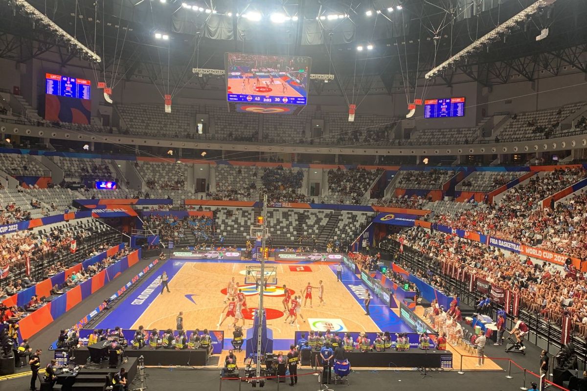 Suasana pertandingan Latvia vs Lebanon dalam penyisihan Grup H FIBA World Cup 2023 di Indonesia Arena, Gelora Bung Karno (GBK), Senayan, Jakarta, pada Jumat (25/8/2023).