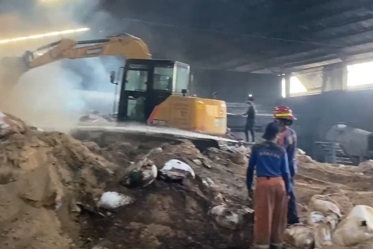 Kebakaran Gudang Furnitur di Jepara Telan 1 Korban Jiwa, 26 Jam Api Belum Padam