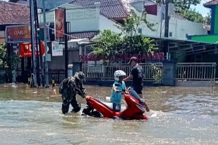 Situasi banjir di Pantura Demak - Kudus, Kecamatan Karanganyar, Kabupaten Demak, Kamis (8/2/2024). (dok. Kodim Demak).