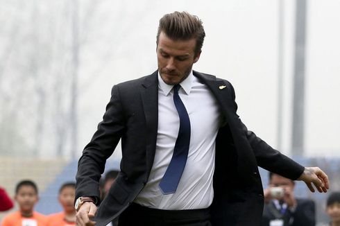 Saat David Beckham Gunakan Sepatu Resmi untuk Main Bola