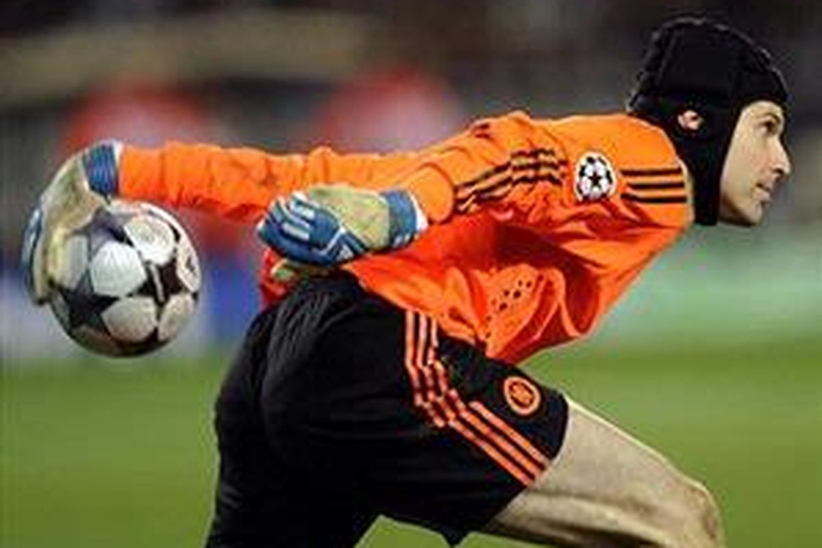 Kiper Chelsea, Petr Cech, khawatir kehilangan tempat utama.