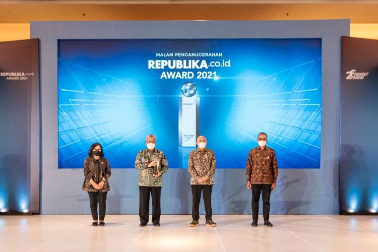 Bank BJB berhasil meraih penghargaan pada kategori ?Perusahaan Inspiratif? dalam ajang Republika Award 2021.