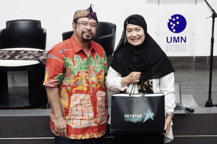 Rektor UMN Ninok Leksono dan Ketua Lembaga Layanan Pendidikan Tinggi (L2Dikti) Wilayah III Illah Sailah.