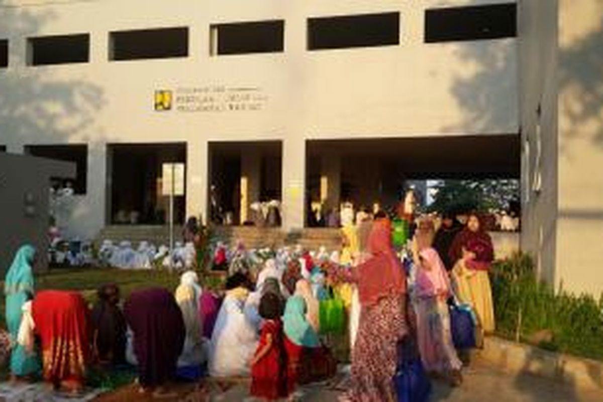 Shalat Idul Adha di Rusun Jatinegara Barat, Kamis (24/9/2015).