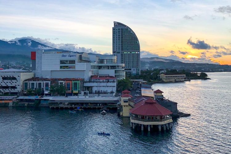 Ibu Kota Sulawesi Utara, Manado, dinilai potensial untuk investasi properti bidang perumahan tapak, perhotelan dan ritel.