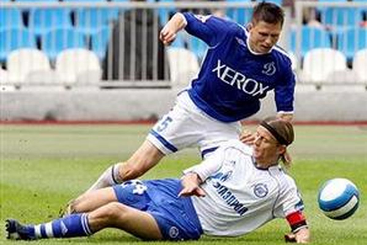 Anatoliy Tymoschuk (bawah) menjanjikan Zenit akan bermain menyerang untuk menaklukkan Rangers di final Piala UEFA