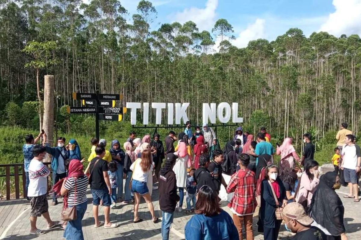 Ribuan pengunjung memadati Titik Nol IKN Nusantara. Pemerintah akan membebaskan gaji pekerja di IKN dari pajak penghasilan. 
