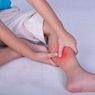 6 Penyebab Kaki Kram Saat Tidur dan Cara Mengatasinya