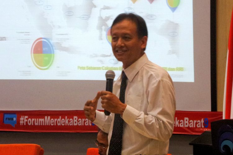 Staf ahli Menteri Komunikasi dan Informatika bidang Hukum Henry Subiakto saat menjadi pembicara pada diskusi Forum Merdeka Barat 9 bertajuk Upaya Memperkuat Persatuan dan Kesatuan, di Kementerian Komunikasi dan Informatika, Jakarta Pusat, Senin (21/8/2017).