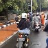 Belasan Motor Jatuh Saat Melintasi Jalan yang Tercecer Solar di UI Depok