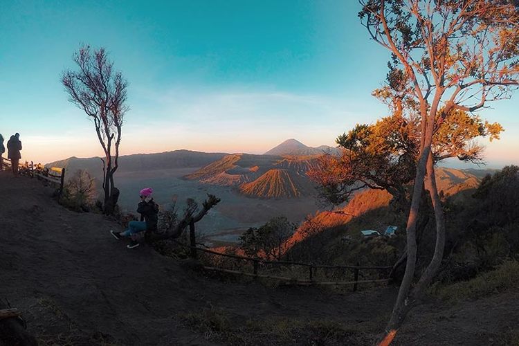 Gunung Bromo jadi salah satu destinasi favorit di Indonesia. 
