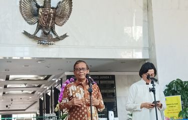 Menko Polhukam Mahfud MD dalam konferensi pers di Gedung Kementerian Keuangan (Kemenkeu), Jakarta, Sabtu (11/3/2023).