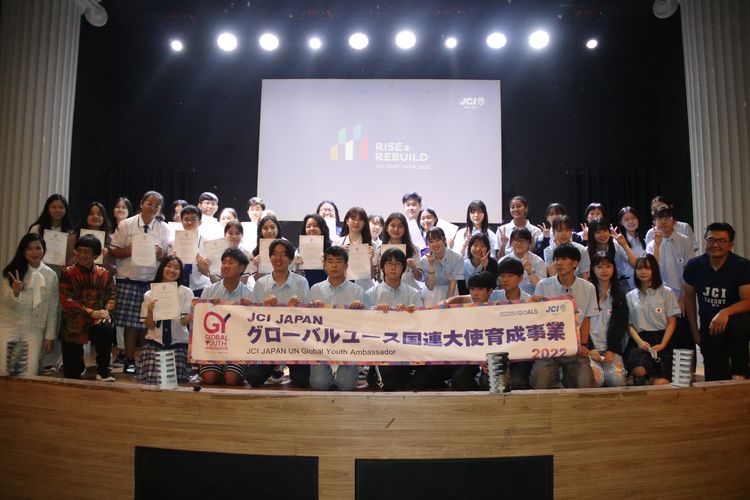 Stella Maris School berkesempatan turut serta dalam program JCI Japan Global Youth United Nations Ambassador Development Project, dengan mengirimkan 16 siswa SMA.