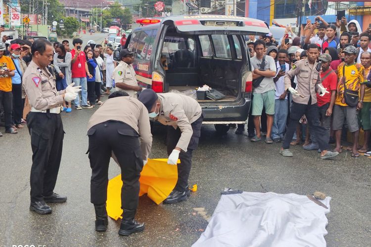 Pengendara Motor Tewas Terlindas Truk Tangki di Jayapura