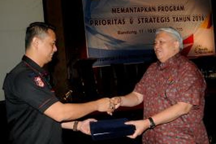 Pembicara dari Bareskrim Polri, AKBP Bagas, di acara Rapat Koordinasi Teknis BNP2TKI yang diselenggarakan di Hotel Grand Panghegar, Bandung, Kamis (17/12/2015).