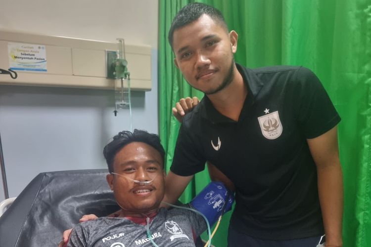 Pemain Madura United Rifki Ariansyah usai mengalami insiden dipertandingan pekan ke-29 Liga 1 2022-2023 melawan PSIS Semarang yang berakhir dengan skor 0-2 di Stadion Jatidiri Semarang, Selasa (7/3/2023) sore.
