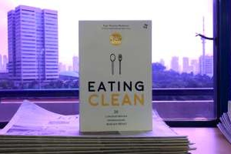 Buku Eating Clean yang ditulis Inge Tumiwa berdasarkan pengalamannya menerapkan pola makan ini selama 5 tahun.