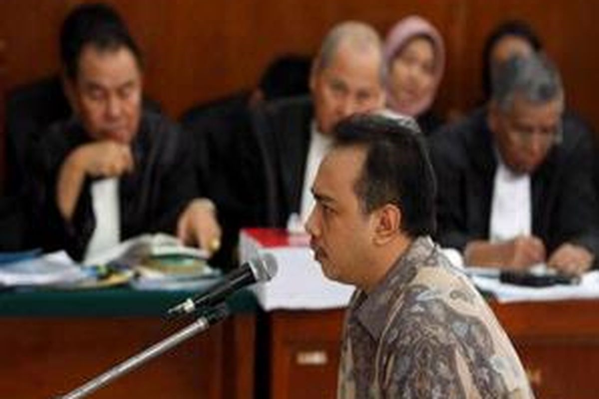 Sigit Haryo Wibisono saat menjadi saksi dalam persidangan Antasari Azhar di Pengadilan Negeri Jakarta Selatan, Kamis (5/11).