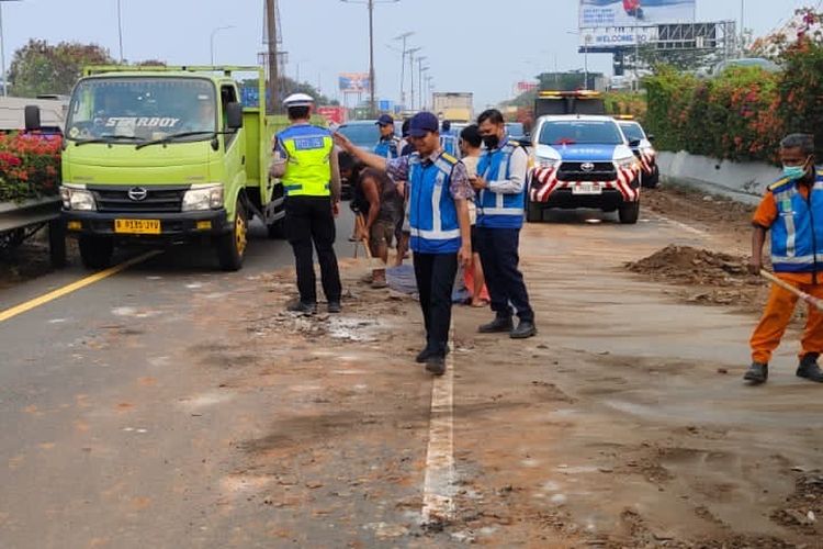 Kecelakaan Beruntun 5 Kendaraan di Tol Sedyatmo Jakut, Sopir Bus Diduga Hilang Kendali