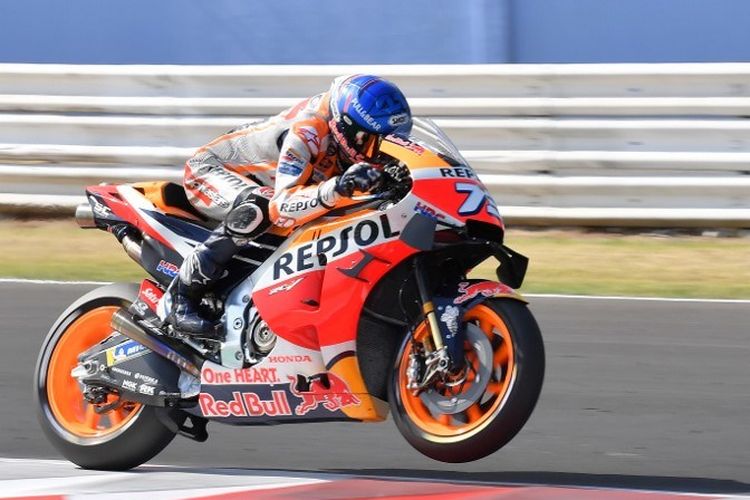 Aksi pebalap Repsol Honda, Alex Marquez, pada sesi kualifikasi MotoGP Emilia Romagna di Sirkuit Misano pada 19 September 2020.