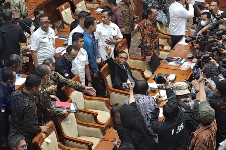 Menko Polhukam Mahfud MD di ruang rapat Komisi III DPR, Senayan, Jakarta Pusat, pada Rabu (29/3/2023). Mahfud akan memberi penjelasan mengenai transaksi janggal Rp 349 triliun di lingkungan Kemenkeu. 