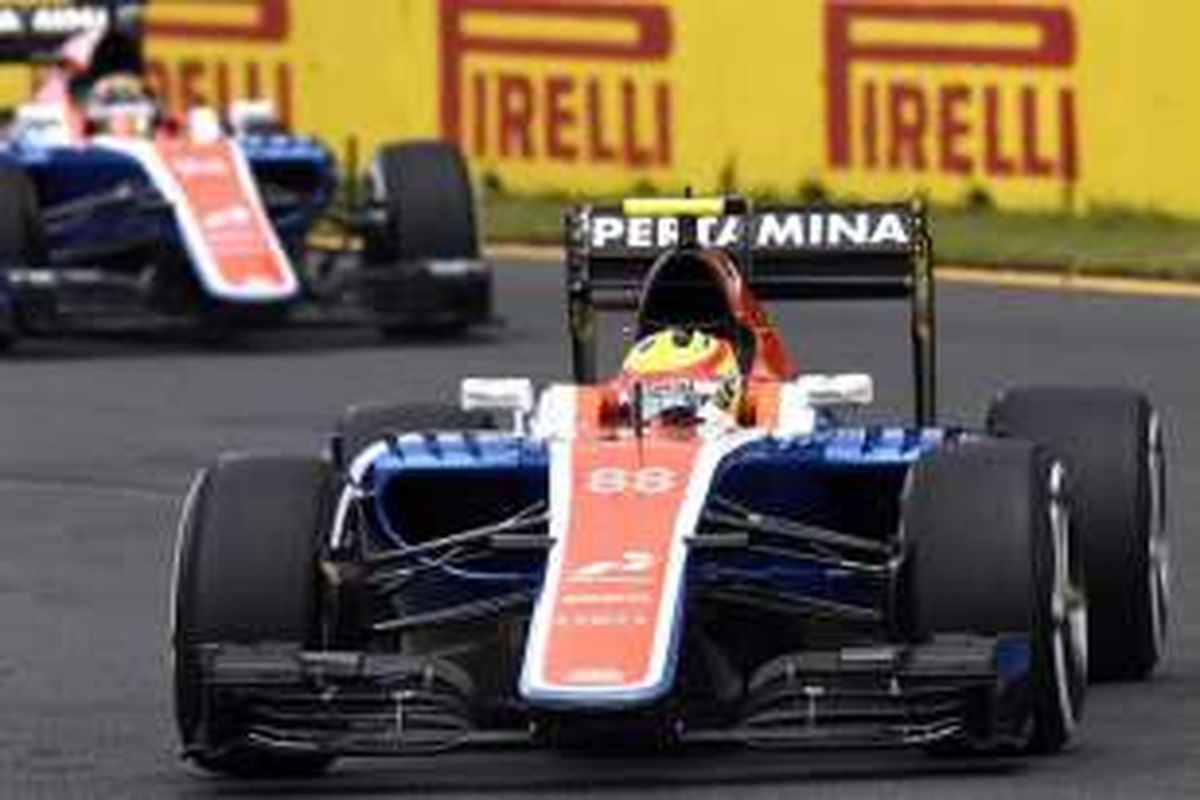 Pebalap asal Indonesia dari tim Manor Racing, Rio Haryanto, menjalani sesi latihan pertama menjelang Formula 1 Grand Prix Australia di Melbourne, 18 Maret 2016. Rio akan menjalani debutnya di ajang Formula 1 pada Minggu, 20 Maret mendatang.