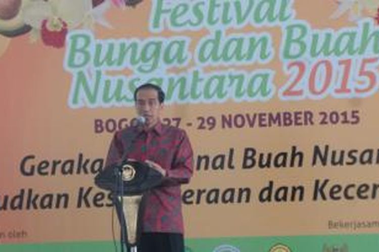 Presiden Joko Widodo saat membuka Festival Bunga dan Buah Nusantara di Institut Pertanian Bogor, Jawa Barat, Sabtu (28/11/2015).