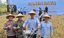 Sampoerna dan GSN Dukung Ketahanan Pangan dengan Modernisasi Alat Pertanian 