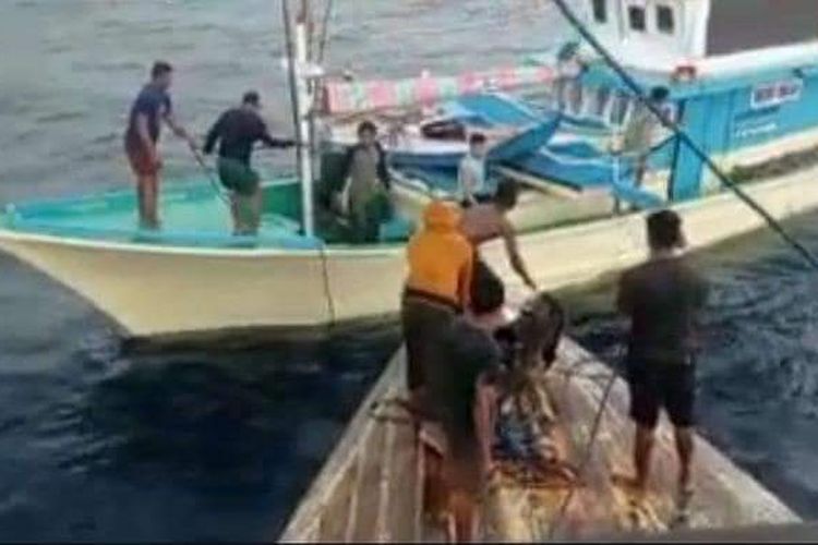 Foto// Kondisi KM.Tiga Putri Ditemukan Terdampar Diperairan Wilayah Bitung ,Sulawesi Utara Pada Jumat(10/9/2021)