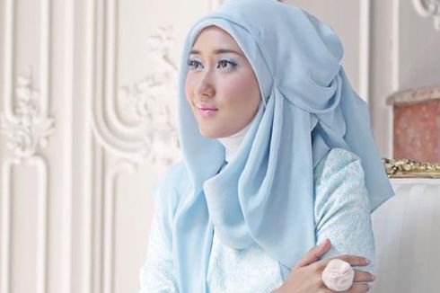 Yuk, Sesuaikan Fashion Lebaran dan Device Anda ala Dian Pelangi