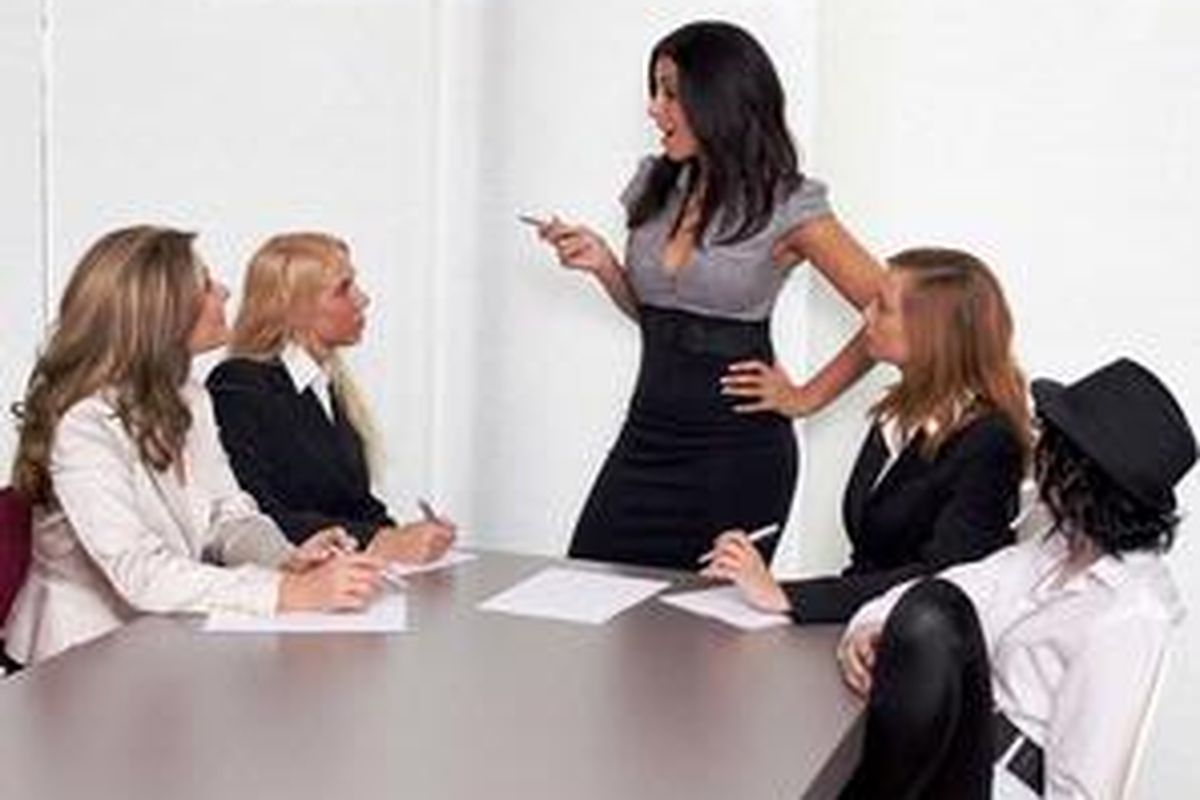 Harus kita akui bahwa dalam keadaan terusik, kita memang punya kecenderungan untuk membela diri dan mengamankan diri dengan berkilah.