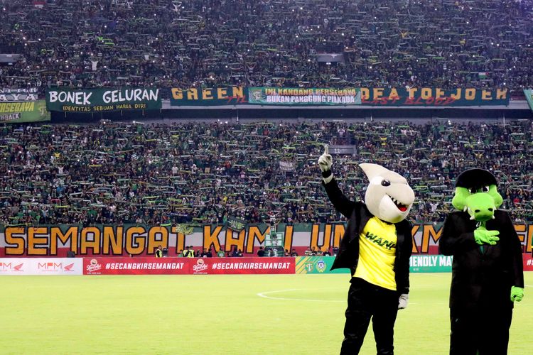 Maskot Persebaya Surabaya, Zoro dan Jojo (kiri-kanan).