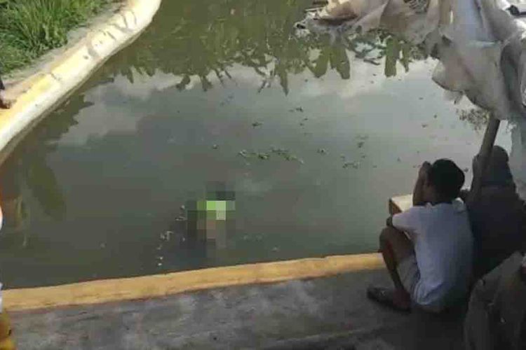Sesosok mayat perempuan ditemukan di sebuah kolam ikan pinggir Jalan Indihiang, Kota Tasikmalaya, Minggu (26/7/2020).