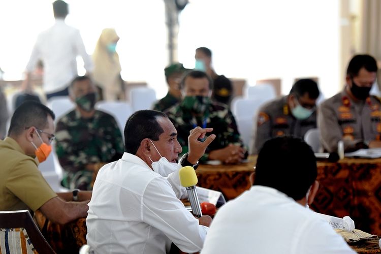 Rapat koordinasi rancangan anggaran penanganan Covid-19 provinsi dipimpin Gubernur Sumut Edy Rahmayadi di posko GTPP Covid-19, Senin (27/4/2020)