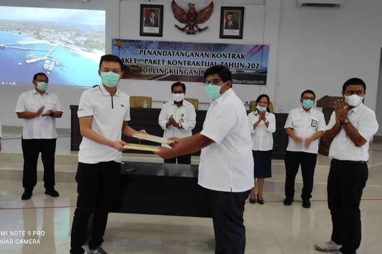 Balai Pelaksanaan Jalan Nasional (BPJN) Nusa Tenggara Timur (NTT), menggelar kegiatan penandatanganan kontrak bersama empat paket proyek pembangunan jalan tahun 2021 senilai Rp 53 miliar, Senin (21/12/2020).