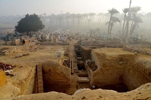 Di Antara Dua Piramida, Arkeolog Temukan 800 Makam Mesir Kuno 
