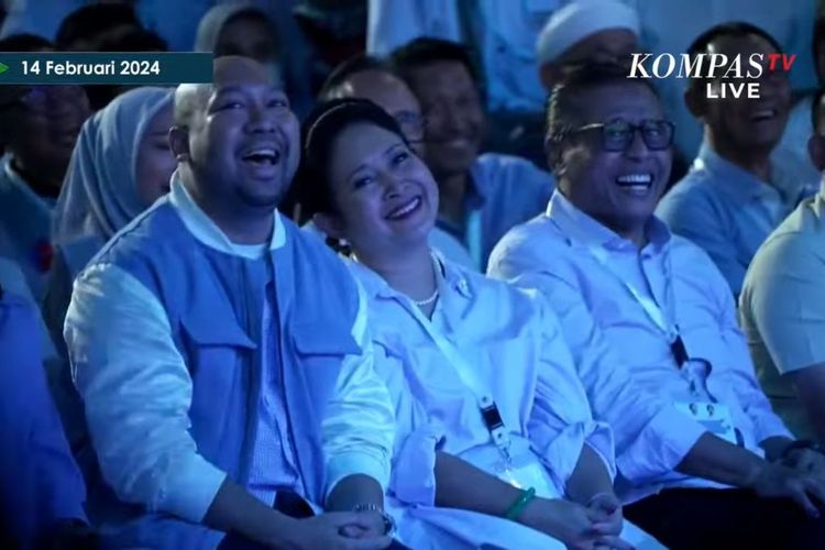 Politikus Partai Gerindra Titiek Soeharto dan putra Prabowo, Didiet Prabowo, hadir di pidato Prabowo Subianto di Istora Senayan, Jakarta, Rabu (14/2/2024) malam.