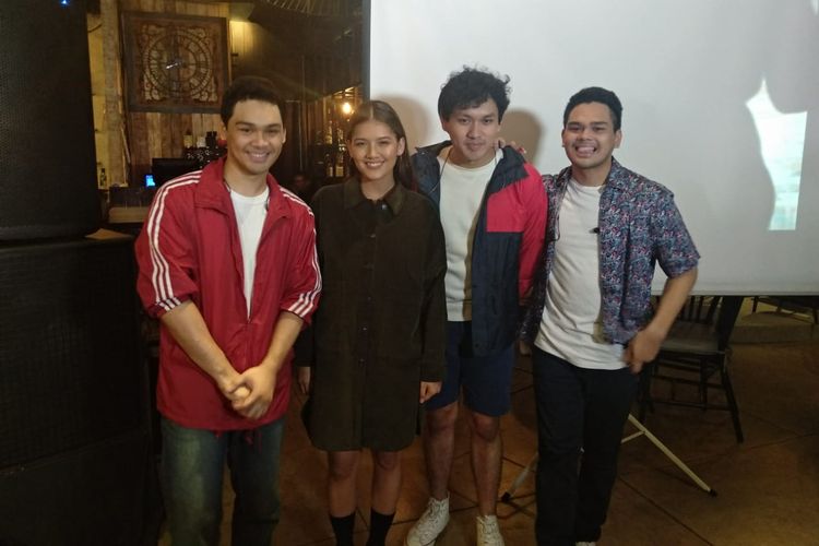 The Overtunes dan Monita Tahalea saat peluncuran album Memory Lane, di kawasan SCBD, Jakarta Selatan, Rabu (20/3/2019).