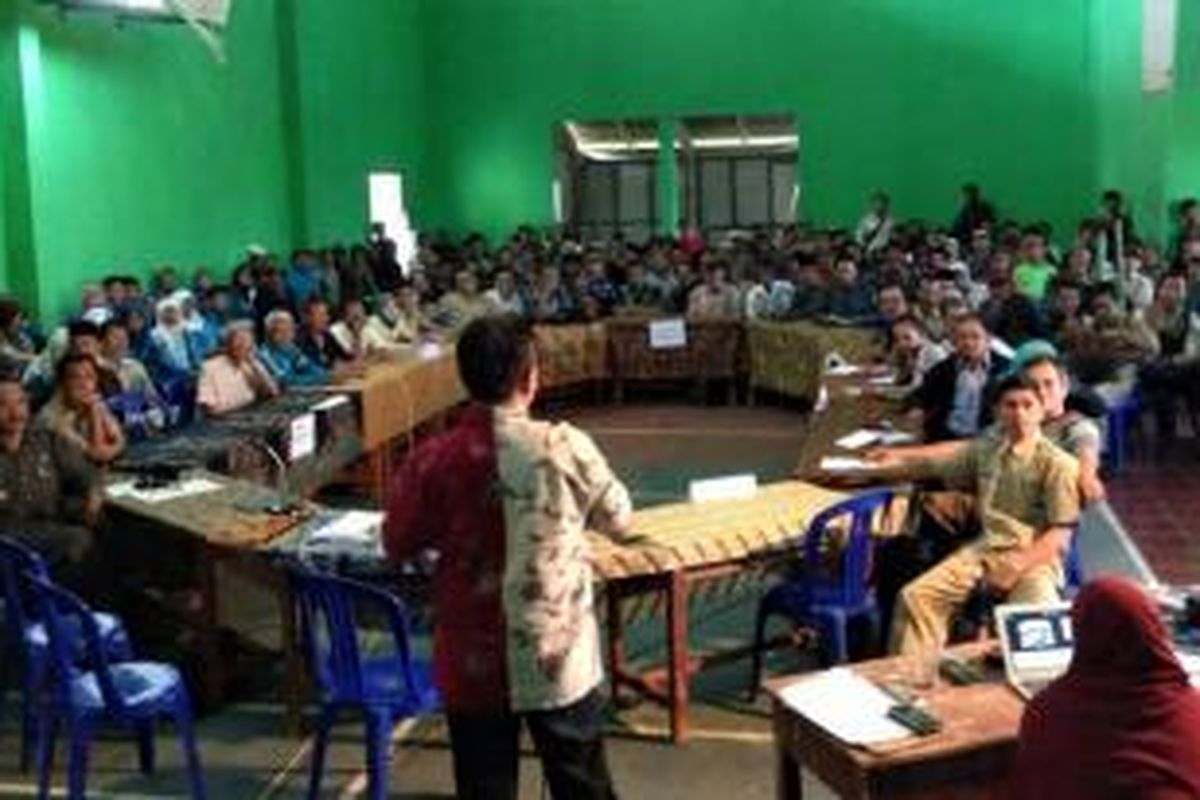 Direktur Jenderal Peternakan dan Kesehatan Hewan (Dirjen PKH), Muladno Basar bersama Pimpinan Unit Pelaksana Teknis lingkup Direktorat Jenderal Peternakan dan Kesehatan Hewan (UPT Ditjen PKH), Rabu (11/8/2015), tengah menyusun strategi membangun pondasi dasar untuk menjawab krisis impor sapi. Strategi membangun pondasi dasar itu untuk menjawab krisis impor sapi saat ini. 