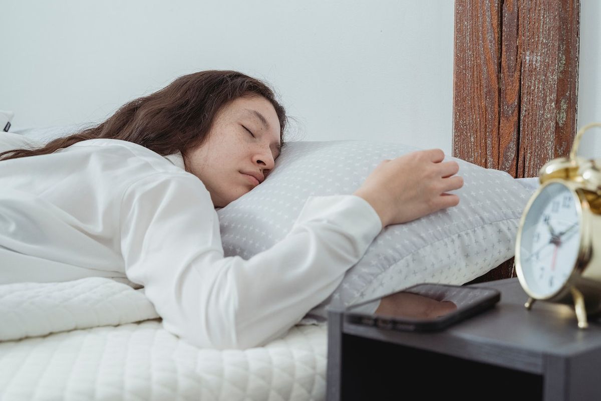 Salah satu efek samping obat tidur adalah timbulnya rasa mengantuk di siang hari.