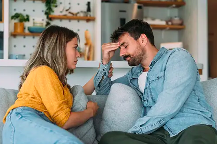 Ilustrasi pasangan komunikasi terbuka untuk mengatasi masalah perselingkuhan