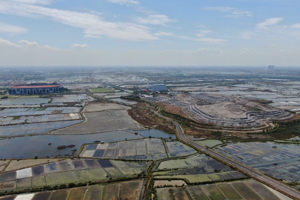 Pemerintah Kota (Pemkot) Surabaya berupaya mengatasi sejumlah persoalan yang terjadi di Stadion Gelora Bung Tomo (GBT).
