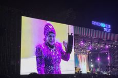 Dangdutan Bareng Elvy Sukaesih di Synchronize Fest 2024 