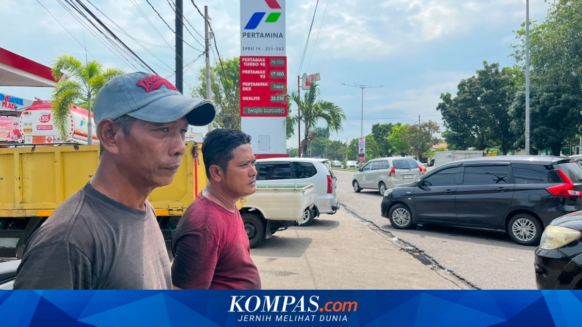 Solar Langka di Padang, Sopir Bus Antarprovinsi Kehilangan Trip akibat Antrean BBM Mengular