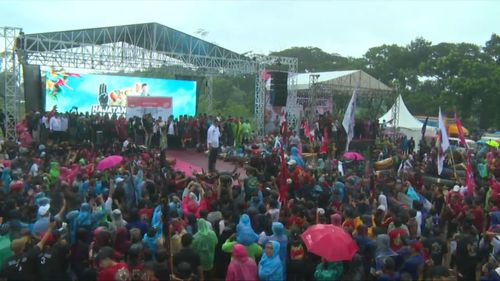 Kampanye di Malang, Ganjar Terharu Pendukungnya Rela Hujan-Hujanan